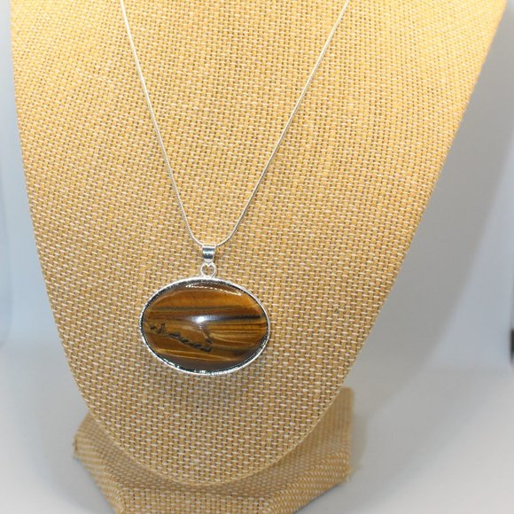 Tiger Eye Pendant on Chain - Picture 1 of 3